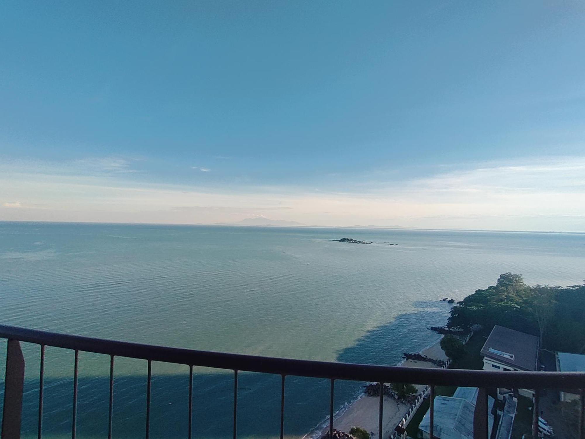 טנג'ונג בונגא Rainbow Paradise At Tanjung Bungah מראה חיצוני תמונה
